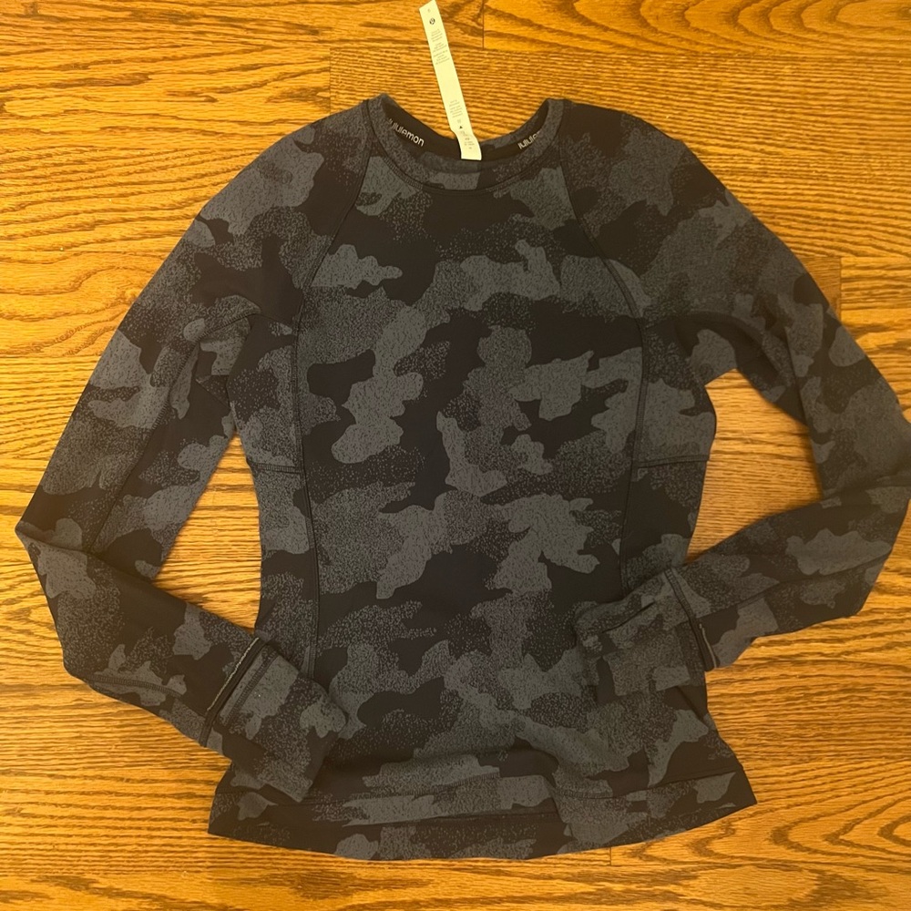 Never worn lululemon athletic long sleeve top